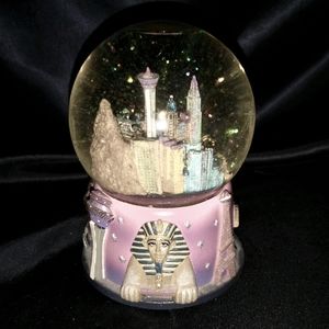 Las Vegas lg snow globe